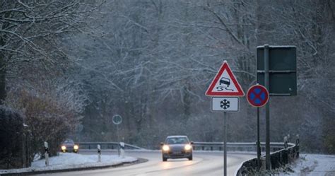 Koszmarne warunki na drogach Wielkopolski IMGW wydaje ostrzeżenia RMF 24