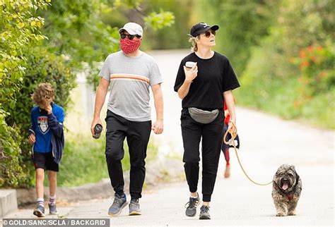 Elizabeth Banks Stuns In A Floral Print Bikini As She Enjoys Memorial