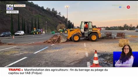 Var Le Barrage Des Agriculteurs Au P Age Du Capitou Sur L A A T Lev