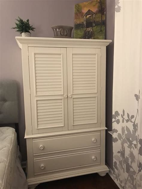 Havertys Cottage Retreat Ii Dresser W Mirror Armoire And Nightstand