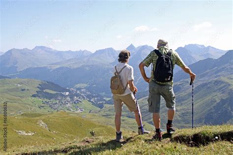 Zwei Wanderer Stock Photo Adobe Stock