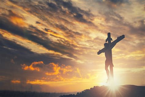 detail gambar yesus memikul salib koleksi nomer