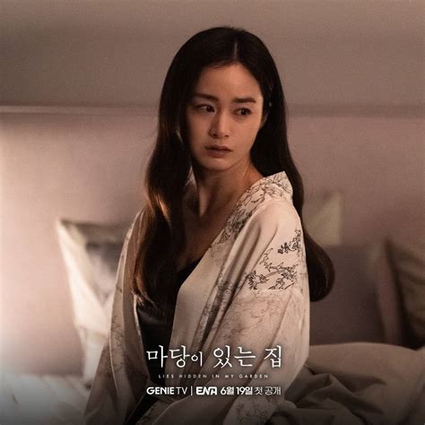 Profil Dan Biodata Kim Tae Hee Pemeran Utama Lies Hidden In My Garden