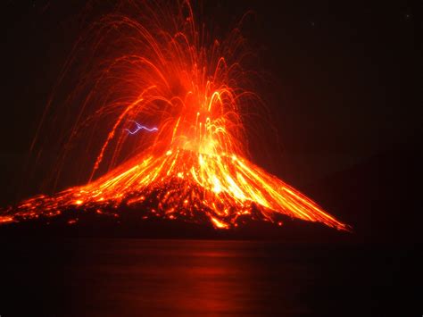 Volcano Definition Geology Volcano Erupt