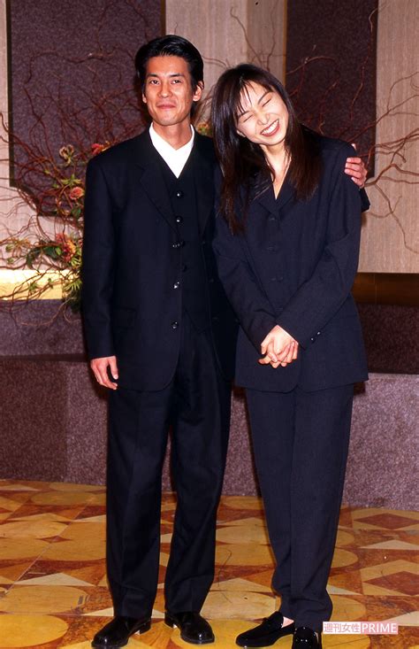 山口智子の画像・写真 1995年、唐沢寿明と山口智子の結婚会見 2枚目 週刊女性prime