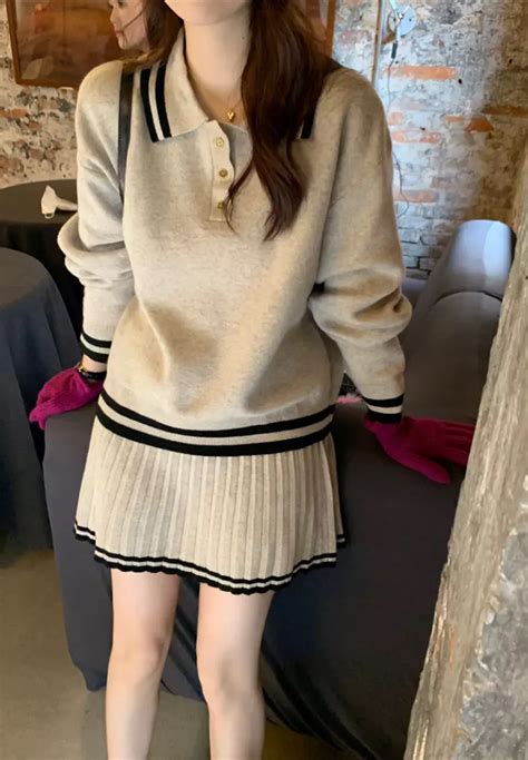 Buy Sunnydaysweety Korean Retro Contrasting Color Knitted Top Pleated