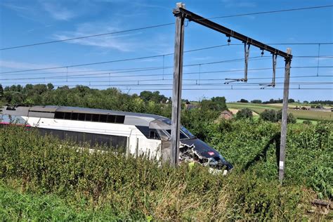 Un Tgv Percute La Remorque Dun Tracteur à Tournai Deux Blessés Des