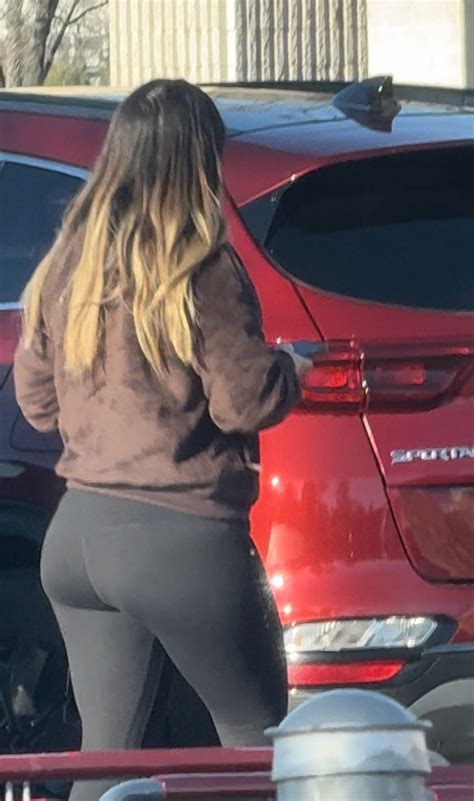 Blonde Juicy Booty In Leggings OC Spandex Leggings Yoga Pants Forum