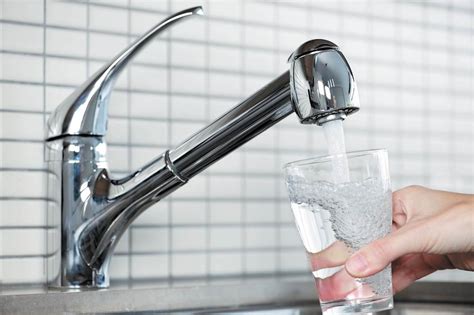 Дієтолог назвала наслідки недостатнього пиття води