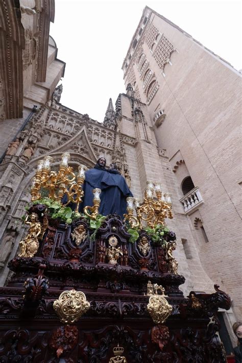 La Cr Nica La Lluvia Rompe El Lunes Santo En Sevilla Gente De Paz