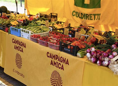 25 7 AL MERCATO CAMPAGNA AMICA DI ROMA CONTADINI CON TIPICITA DA TUTTO