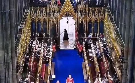 Lo inexplicable sucedió en la coronación de Carlos III un video con