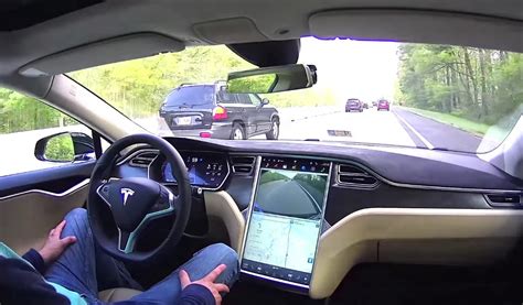 Tesla Nuovo Software Per La Guida Autonoma Autoblog