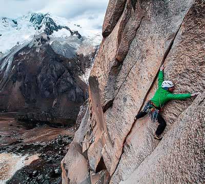 Escalada en roca torre parón Huaraz tours trek and climb