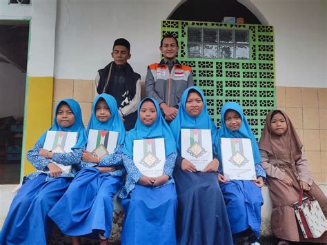 HADIRKAN PROGRAM SYIAR QUR AN RUMAH ZAKAT SALURKAN AL QURAN BATU UNTUK