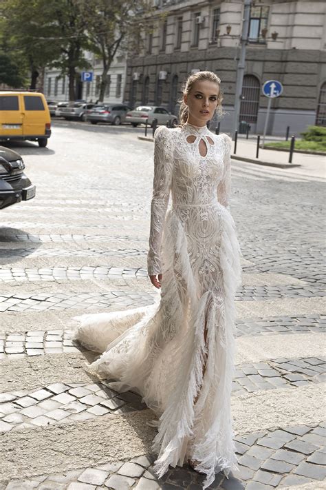 30 Totally Unique Fashion Forward Wedding Dresses Artofit