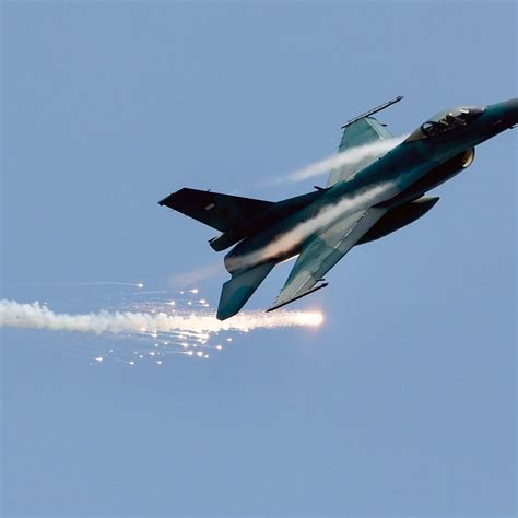 US pilot ejects from F-16 fighter jet moments before plane crashes into Yellow Sea off South ...