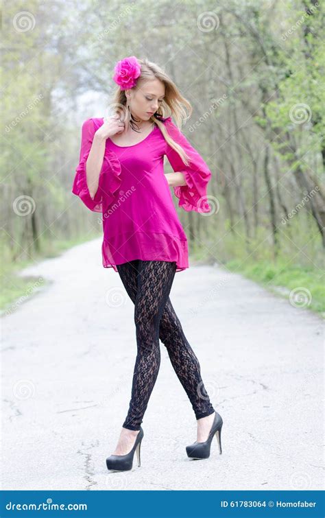 Portrait De Femme Blonde Naturellement Belle Photo Stock Image Du Compl Tement Tony