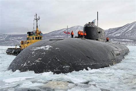 Russia Il Nuovo Sottomarino Nucleare Di Putin Naviga Verso L Artico A