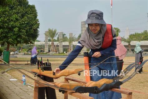 Latihan Memanah Di Lapangan Masjid Agung Al Azhar Republika Online