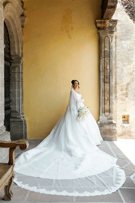 Flying with wedding dress american airlines | Beachweddingtips.com