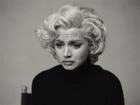 نقد و بررسی فیلم سینمایی Blonde زن تحت تاثیر گیم نیوز