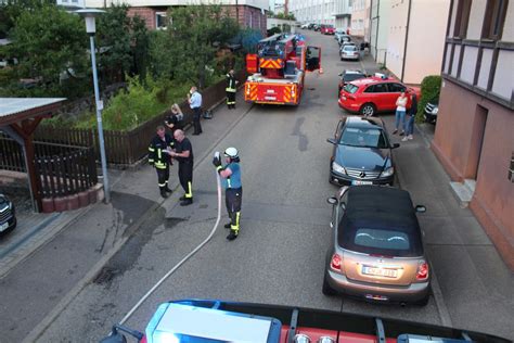 Kfv Cw Dachstuhlbrand Fordert Mehrere Verletzte Bewohner Einen Mit