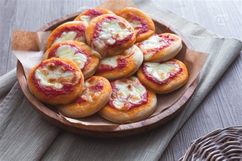 Ricetta Pizzette Rosse La Ricetta Di GialloZafferano