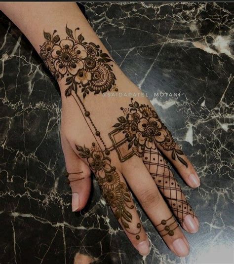 Pin By Fizza Abdulla On Simple Henna Designs Simple Mehndi Designs