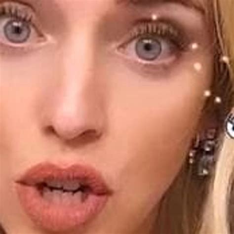 Chiara Ferragni Duro Sfogo Su Instagram Paparazzata In Aereo Mentre