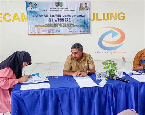 Layanan SIJEBOL Di Kecamatan Sagulung Dinas Kependudukan Dan