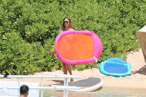 PICS Pregnant Jessica Alba Shows Off Baby Bump In A Bikini