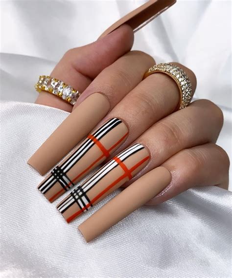 Pin De Amy Kate D Esterre Roberts En Nails U As Burberry U As De Gel