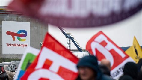 Pénurie Dessence La Cgt Annonce Que La Grève Est Reconduite Sur Les