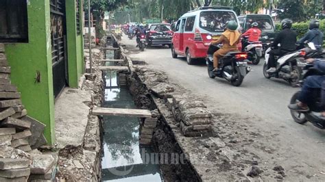 Pengerjaan Drainase Di Kota Tangerang Foto Tribunnews