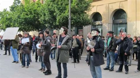 Varias Decenas De Personas Realizan Una Cacerolada En Pamplona Contra