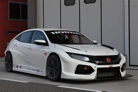 Roberto Colciago Gives New Civic Type R Tcr Track Debut Touringcartimes