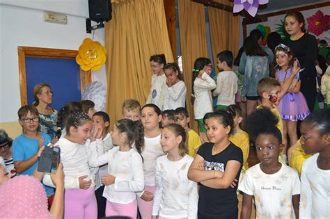 El Jardín de Juanita florece espléndido en el escenario del CEIP Las