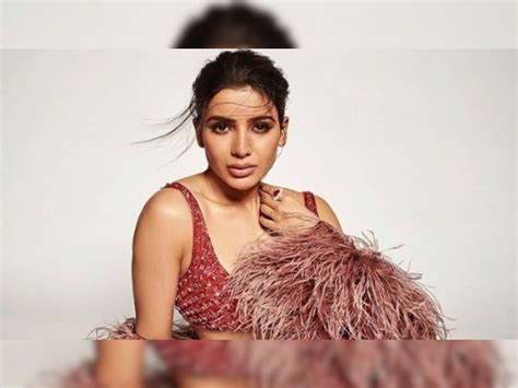 Samantha Ruth Prabhu Wraps Herself In Just A Towel Sexy Mirror Selfie