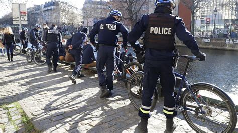 Covid 19 Cela n a aucun sens réagissent des Parisiens après l