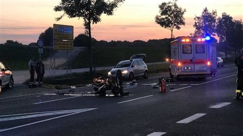 Tragischer Unfall Motorradfahrer Stirbt Auf Der B