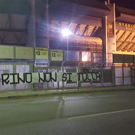 Il Futuro Del Palermo Striscione Dei Tifosi Rino Non Si Tocca