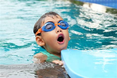 5 Fakta Anak Belajar Berenang Anak Penting Nggak Sih