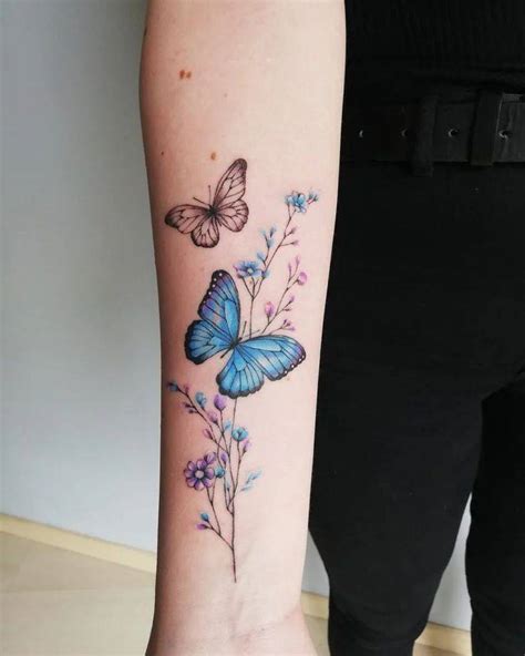 Elegancia Alada El Encanto Del Tatuaje De Mariposa En El Brazo Para