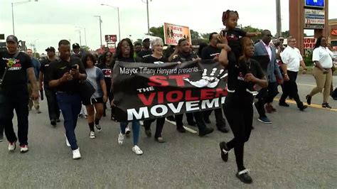 Dolton mayor Tiffany Henyard leads march against gun violence | FOX 32 ...