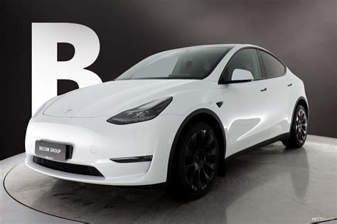 Tesla Model Y Long Range Dual Motor AWD Valkoinen 20 Induction