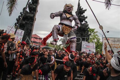 PAWAI OGOH OGOH MENYAMBUT HARI RAYA NYEPI ANTARA Foto