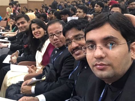 आईआईटी से की इंजीनियरिंग फिर Upsc के लिए उठाया लाखों की नौकरी छोड़ने का रिस्क चौथे प्रयास में