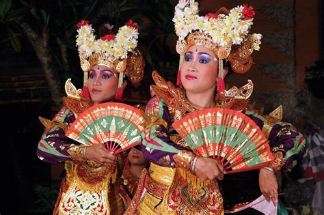 Tari Legong Tarian Yang Berasal Dari Pulau Bali Dunia Kesenian