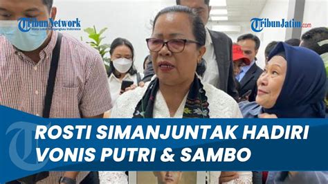 Bawa Bingkai Foto Brigadir J Rosti Simanjuntak Hadiri Sidang Vonis